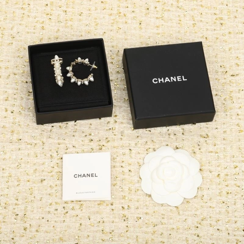 Comfortable Chanel Earrings 223950