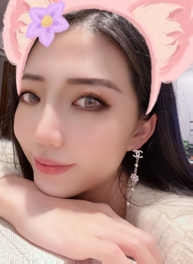 Lightweight Chanel Earrings 223896