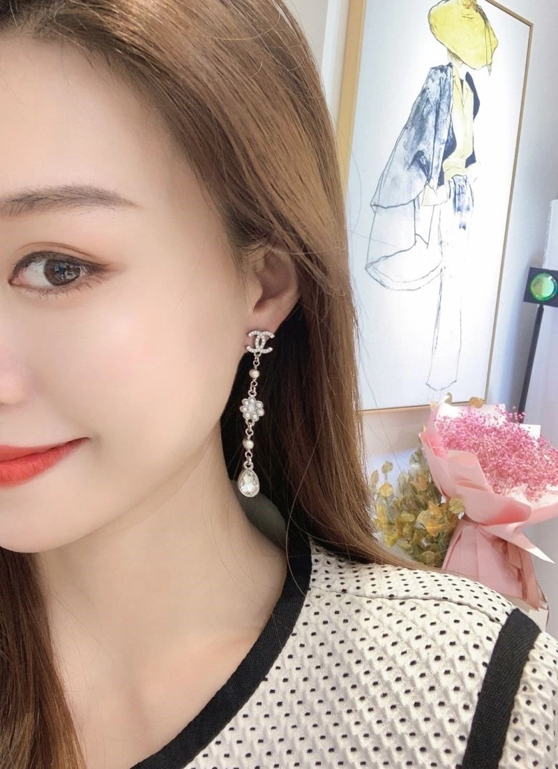 Lightweight Chanel Earrings 223896