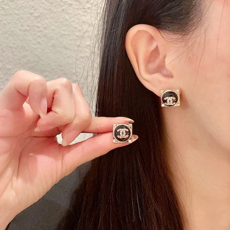 Chanel Earrings Compact 223877
