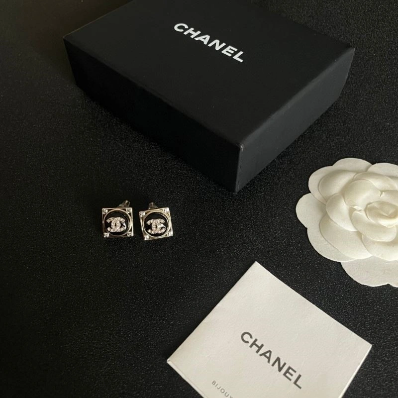 Chanel Earrings Compact 223877