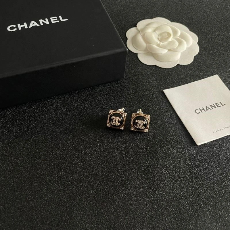 Chanel Earrings Compact 223877