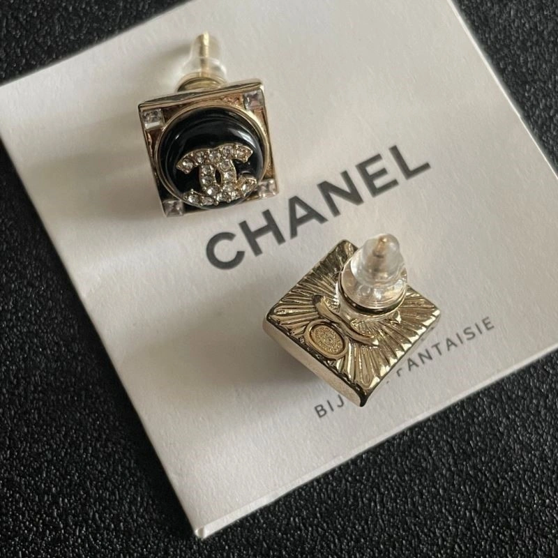 Chanel Earrings Compact 223877