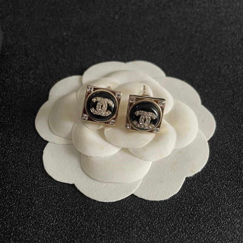 Chanel Earrings Compact 223877
