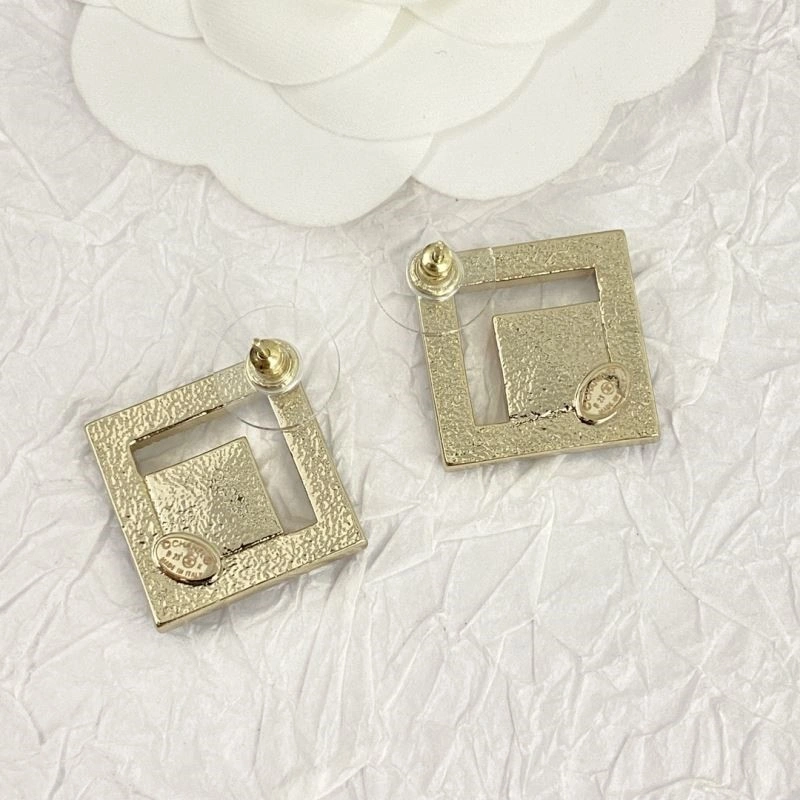 Lightweight Chanel Earrings 223839