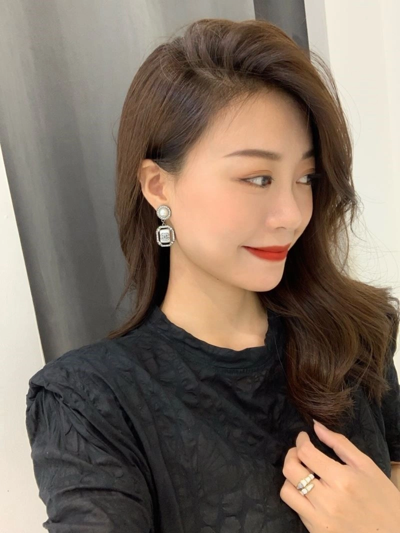 Chanel Earrings Versatile 223828