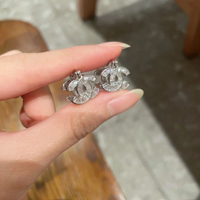 Chanel Earrings Comfortable 223803