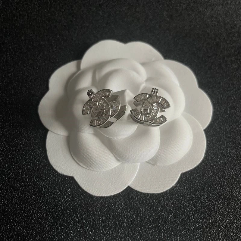 Chanel Earrings Comfortable 223803