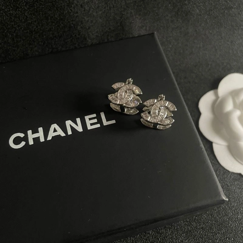 Chanel Earrings Comfortable 223803