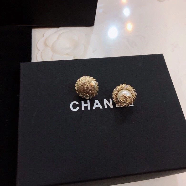 Trendsetting Chanel Earrings 223772