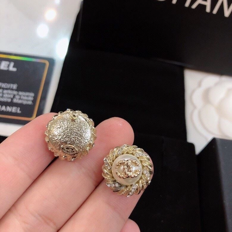 Trendsetting Chanel Earrings 223772