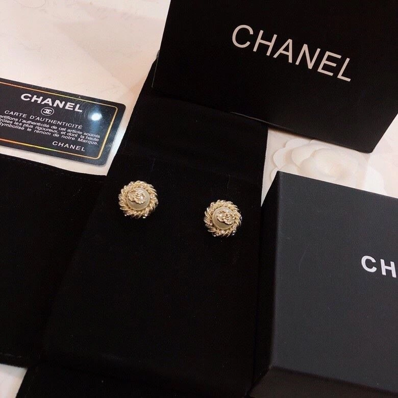 Trendsetting Chanel Earrings 223772
