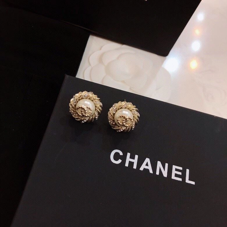 Trendsetting Chanel Earrings 223772