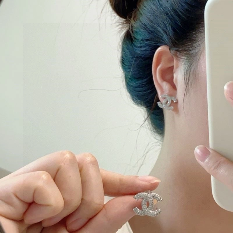 Lightweight Chanel Earrings 223875