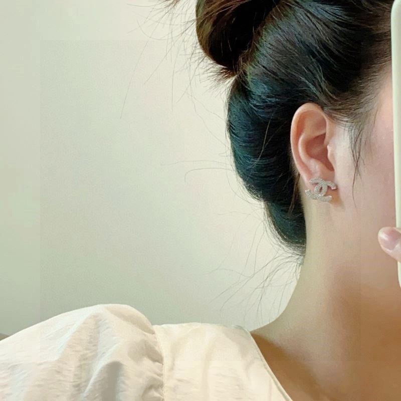 Lightweight Chanel Earrings 223875