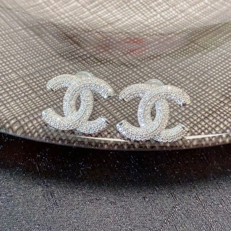 Lightweight Chanel Earrings 223875