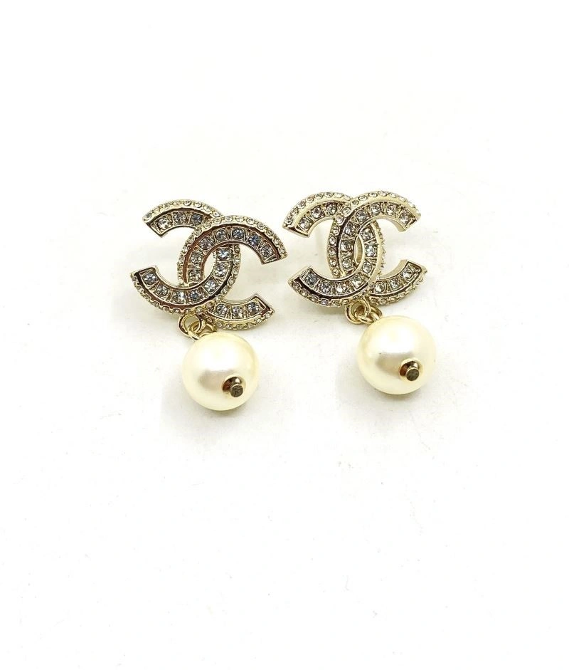 Sophisticated Chanel Earrings 223809