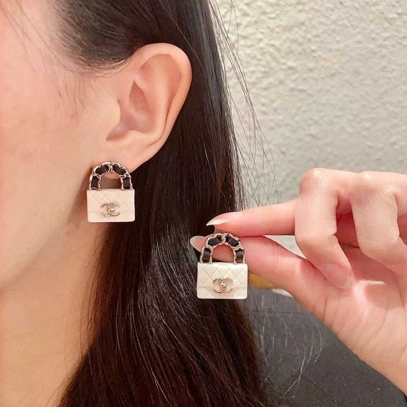 FashionForward Chanel Earrings 223746