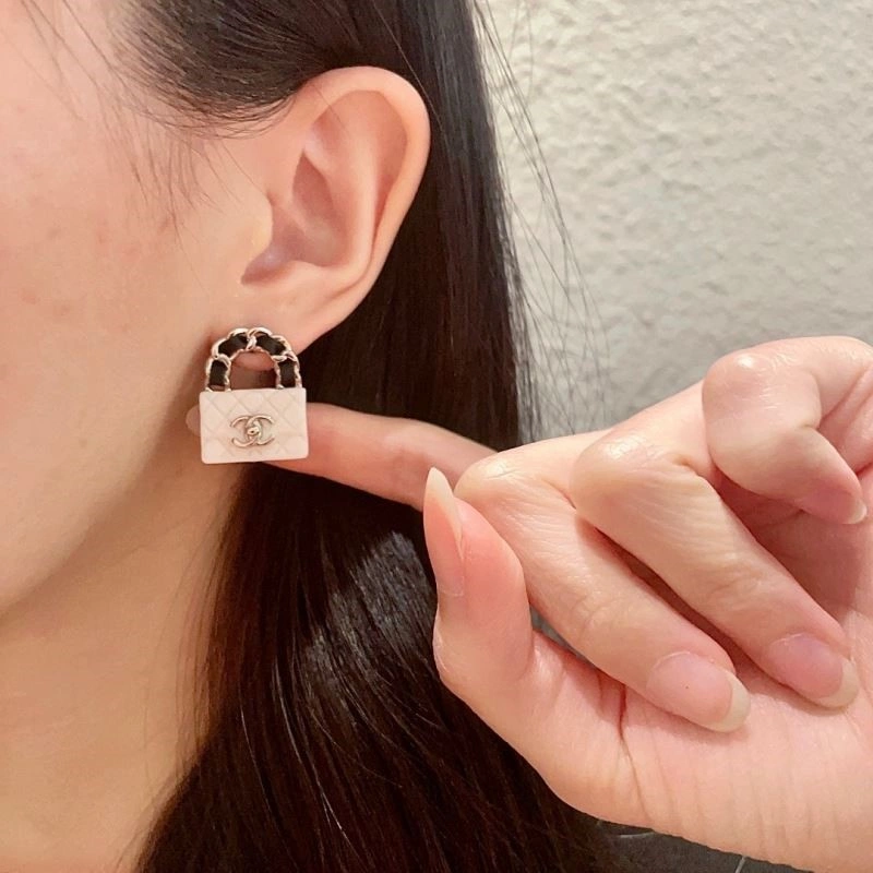 FashionForward Chanel Earrings 223746