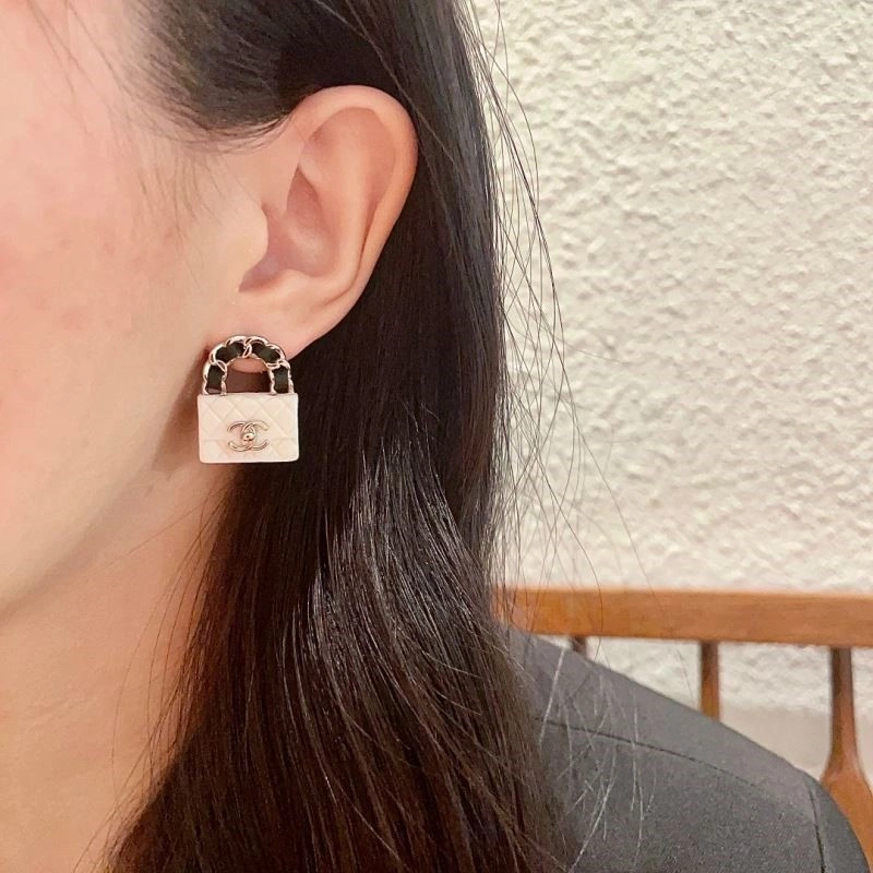 FashionForward Chanel Earrings 223746