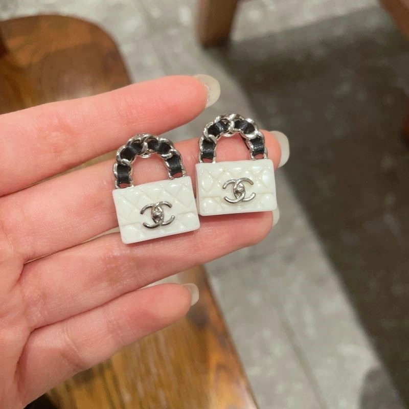 FashionForward Chanel Earrings 223746