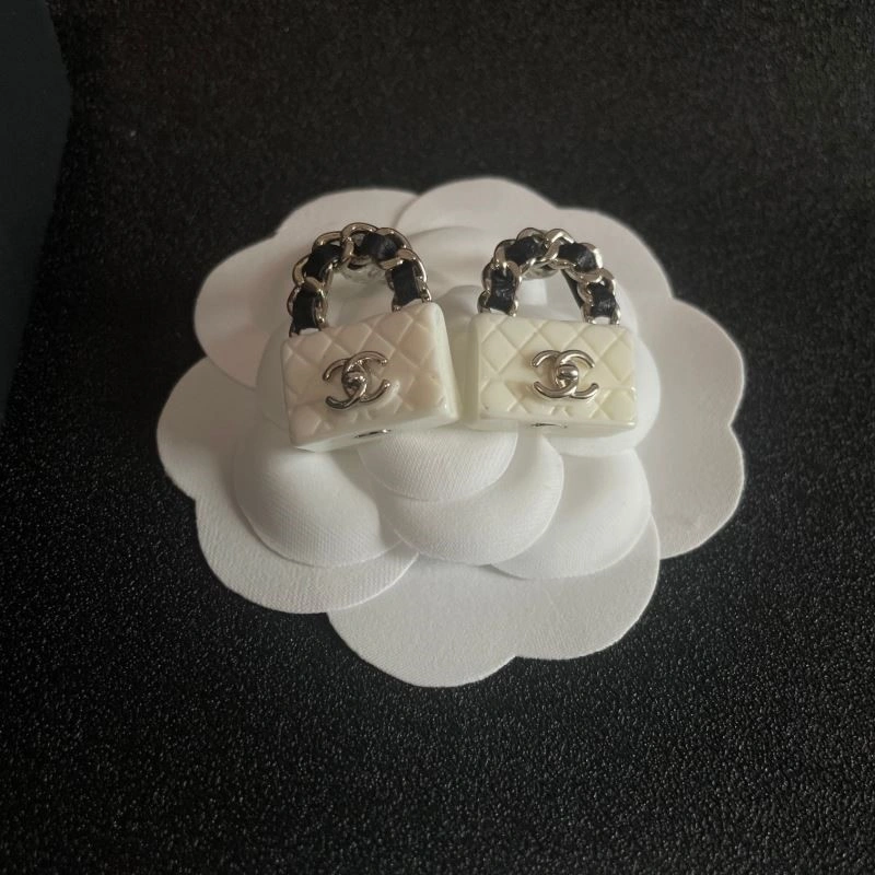 FashionForward Chanel Earrings 223746