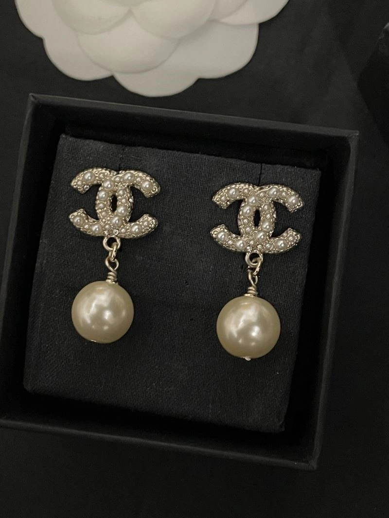 Elegant Chanel Earrings 223732