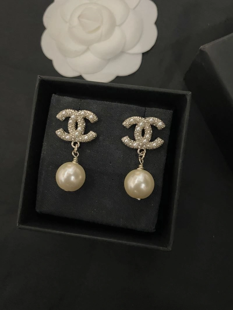 Elegant Chanel Earrings 223732