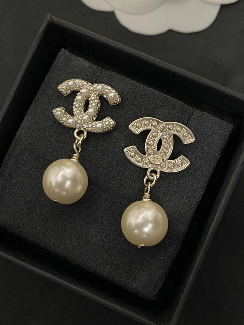 Elegant Chanel Earrings 223732