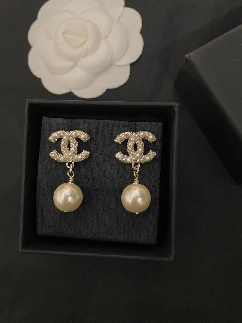 Elegant Chanel Earrings 223732