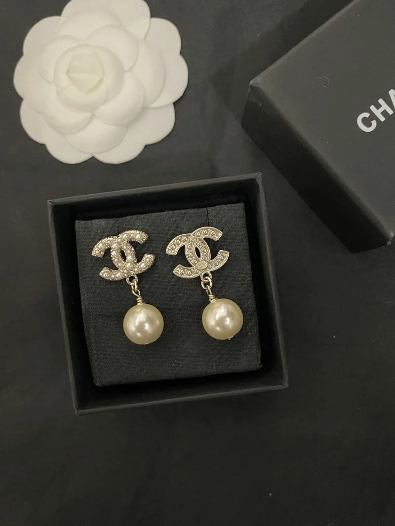 Elegant Chanel Earrings 223732