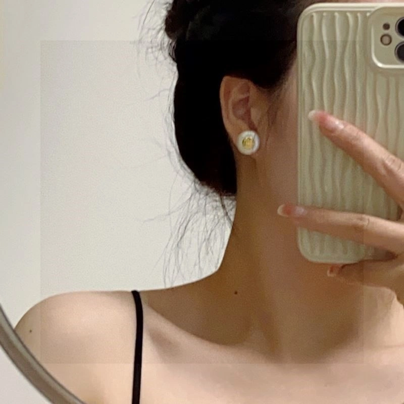 Chanel Earrings Compact 223697