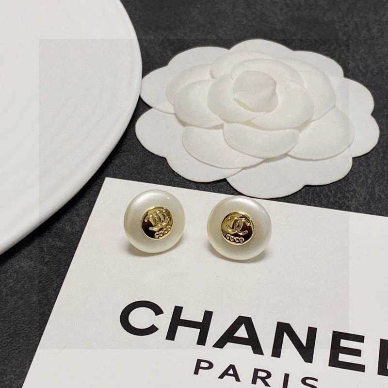 Chanel Earrings Compact 223697
