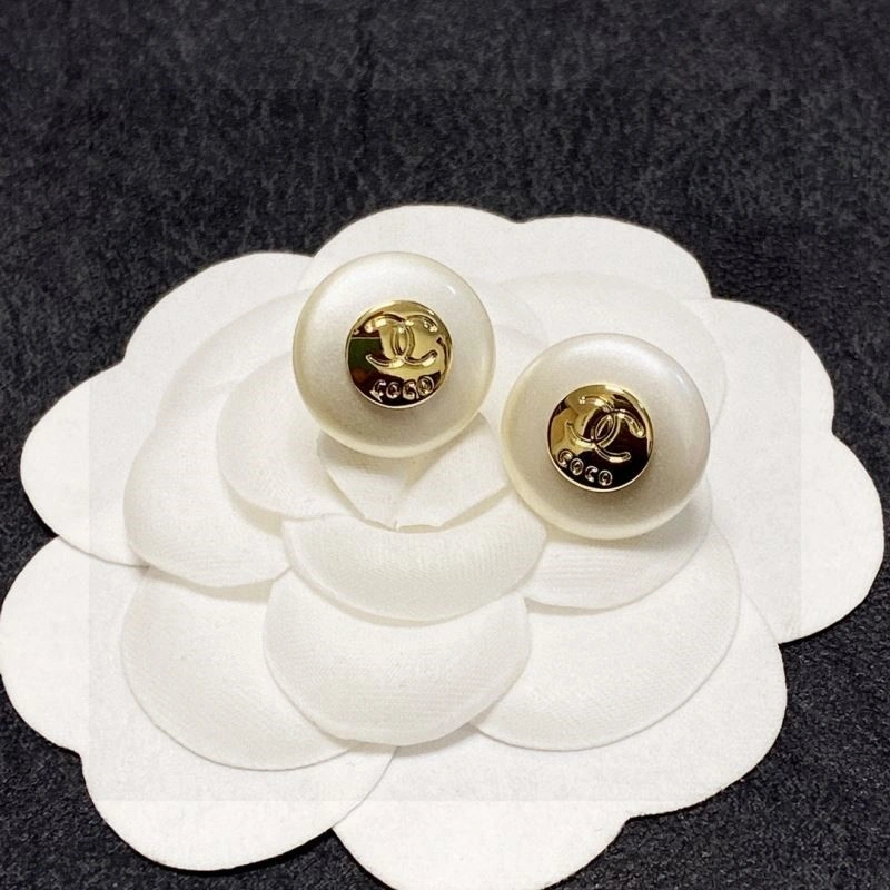 Chanel Earrings Compact 223697