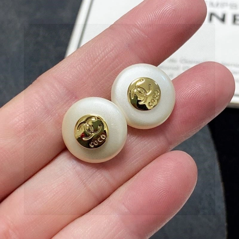 Chanel Earrings Compact 223697