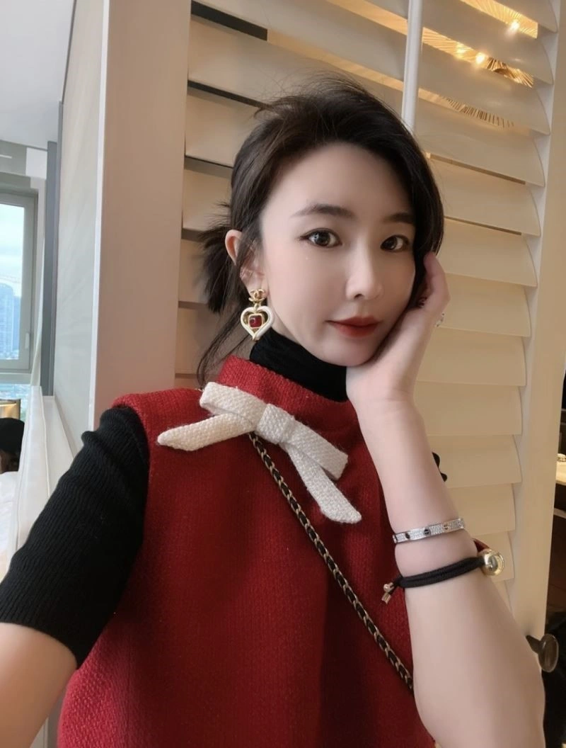 RelaxedFit Chanel Earrings 223668