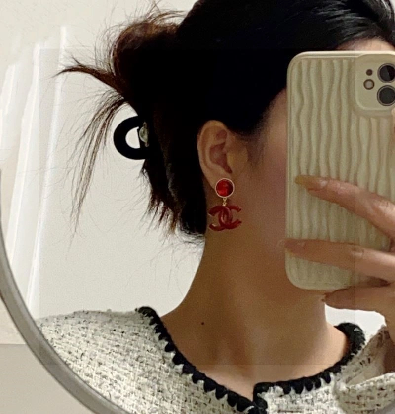 Sophisticated Chanel Earrings 223663