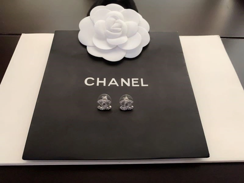 Sophisticated Chanel Earrings 223710