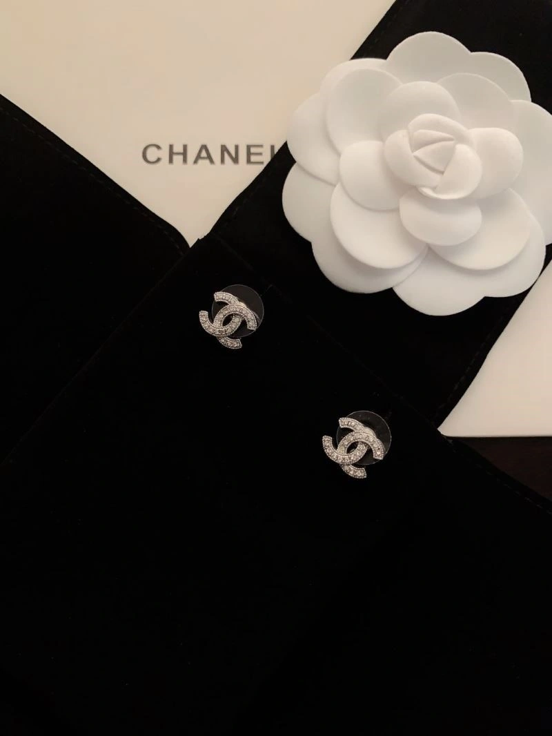 Sophisticated Chanel Earrings 223710
