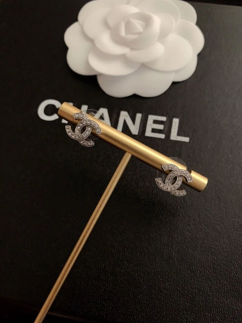 Sophisticated Chanel Earrings 223710
