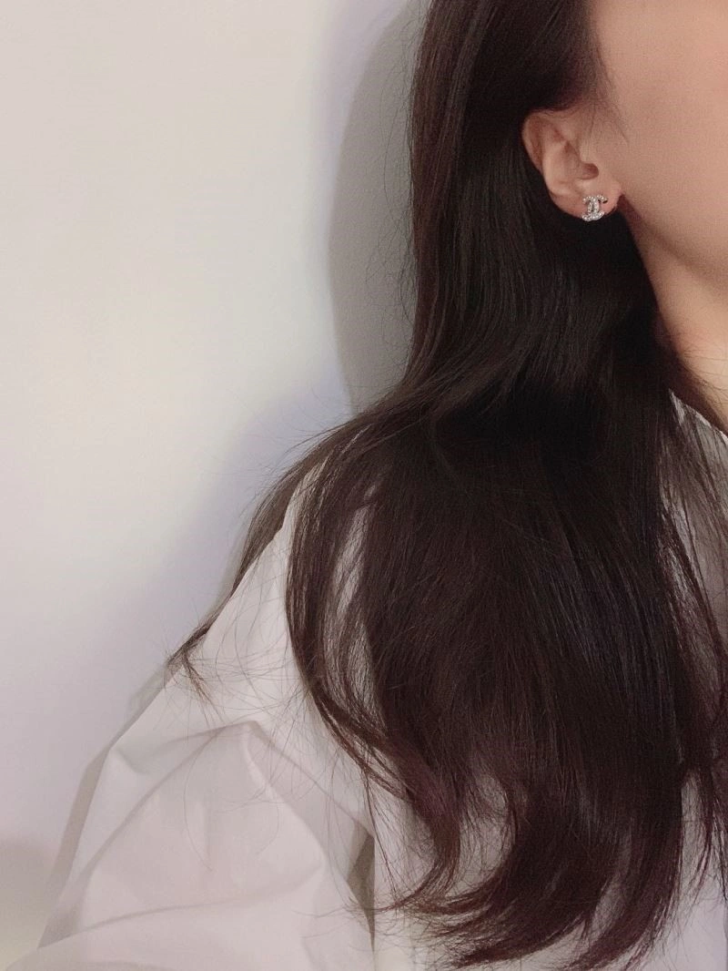 Sophisticated Chanel Earrings 223710