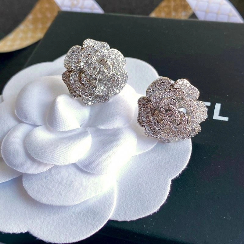 Chanel Earrings EyeCatching 223621