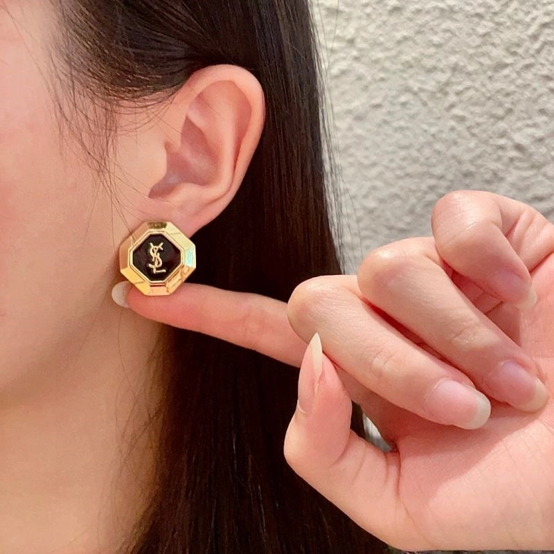 Refined Chanel Earrings 223070