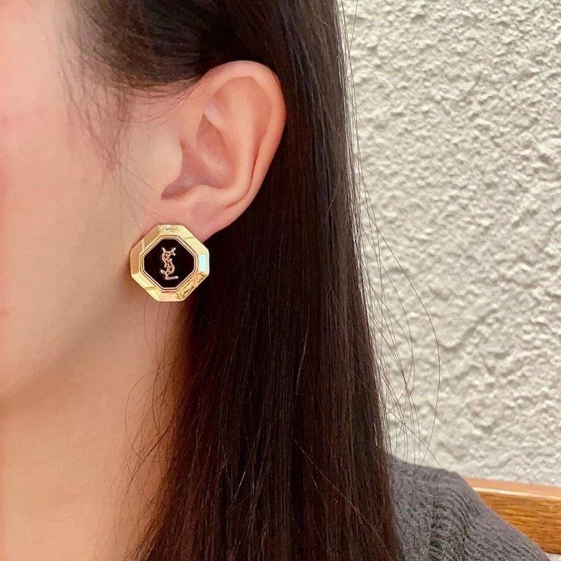 Refined Chanel Earrings 223070