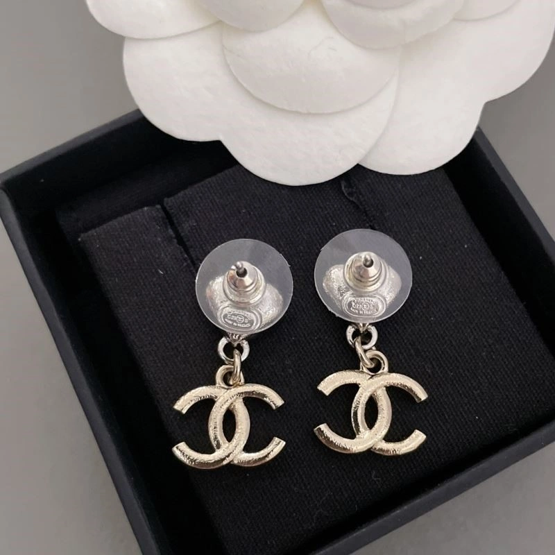 Chanel Earrings Compact 223039