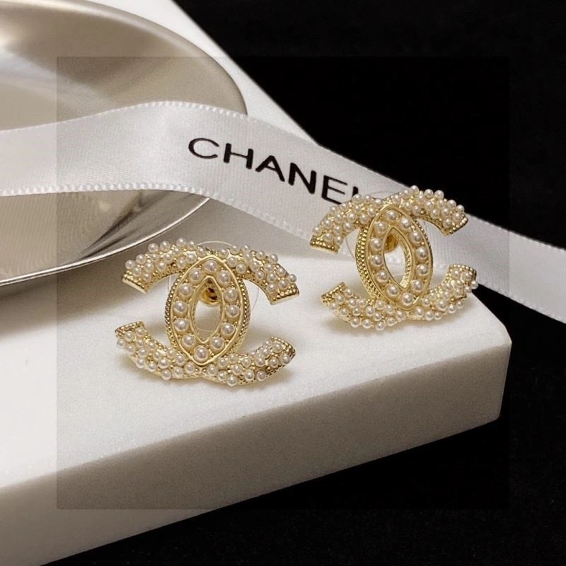 Lightweight Chanel Earrings 223010