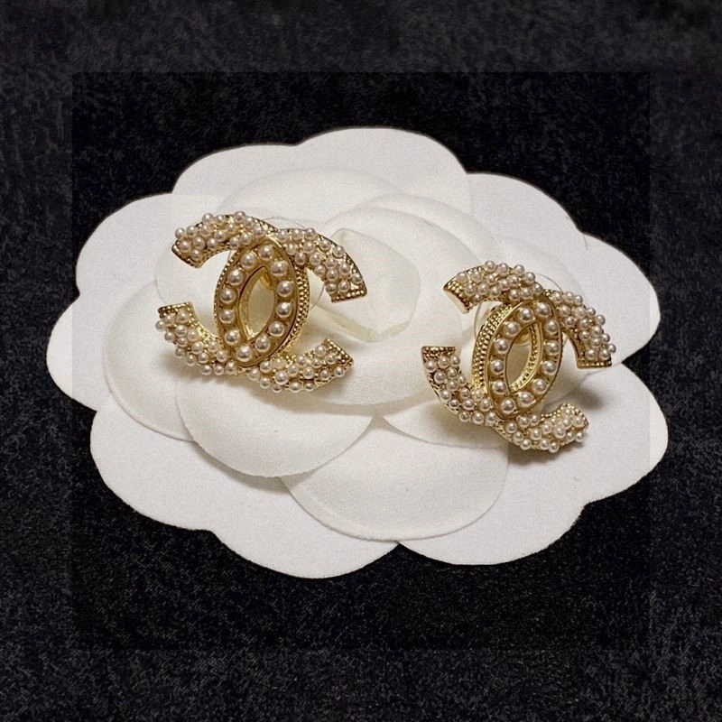 Lightweight Chanel Earrings 223010