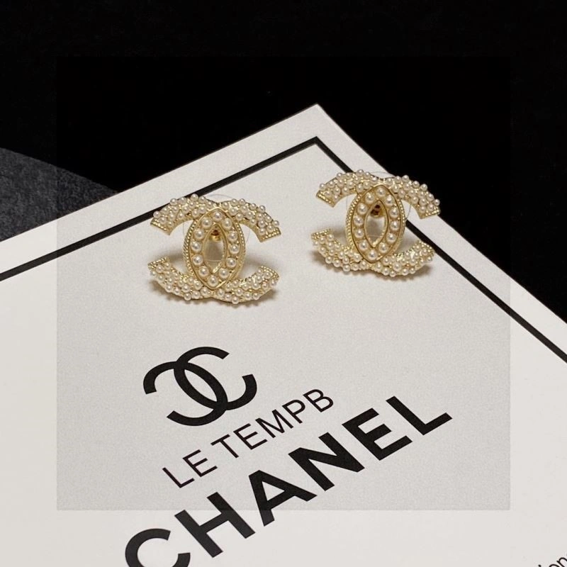 Lightweight Chanel Earrings 223010