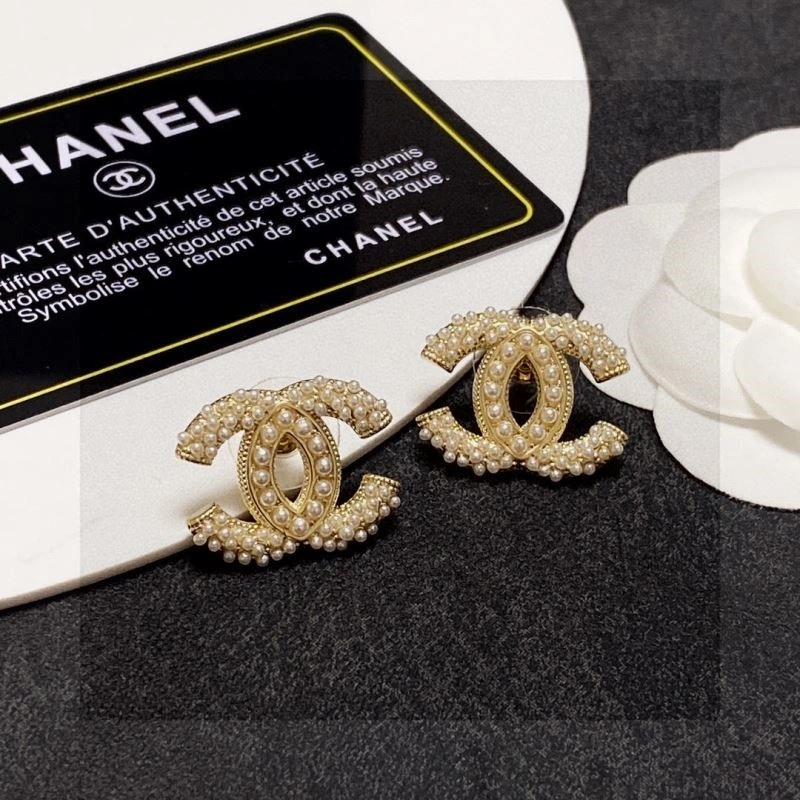 Lightweight Chanel Earrings 223010