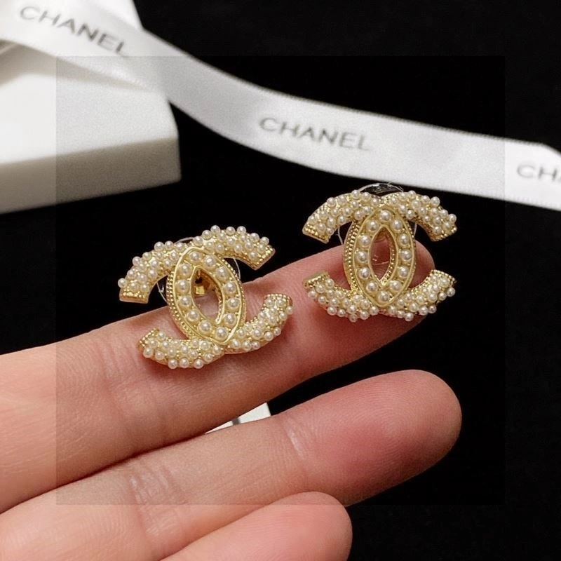 Lightweight Chanel Earrings 223010